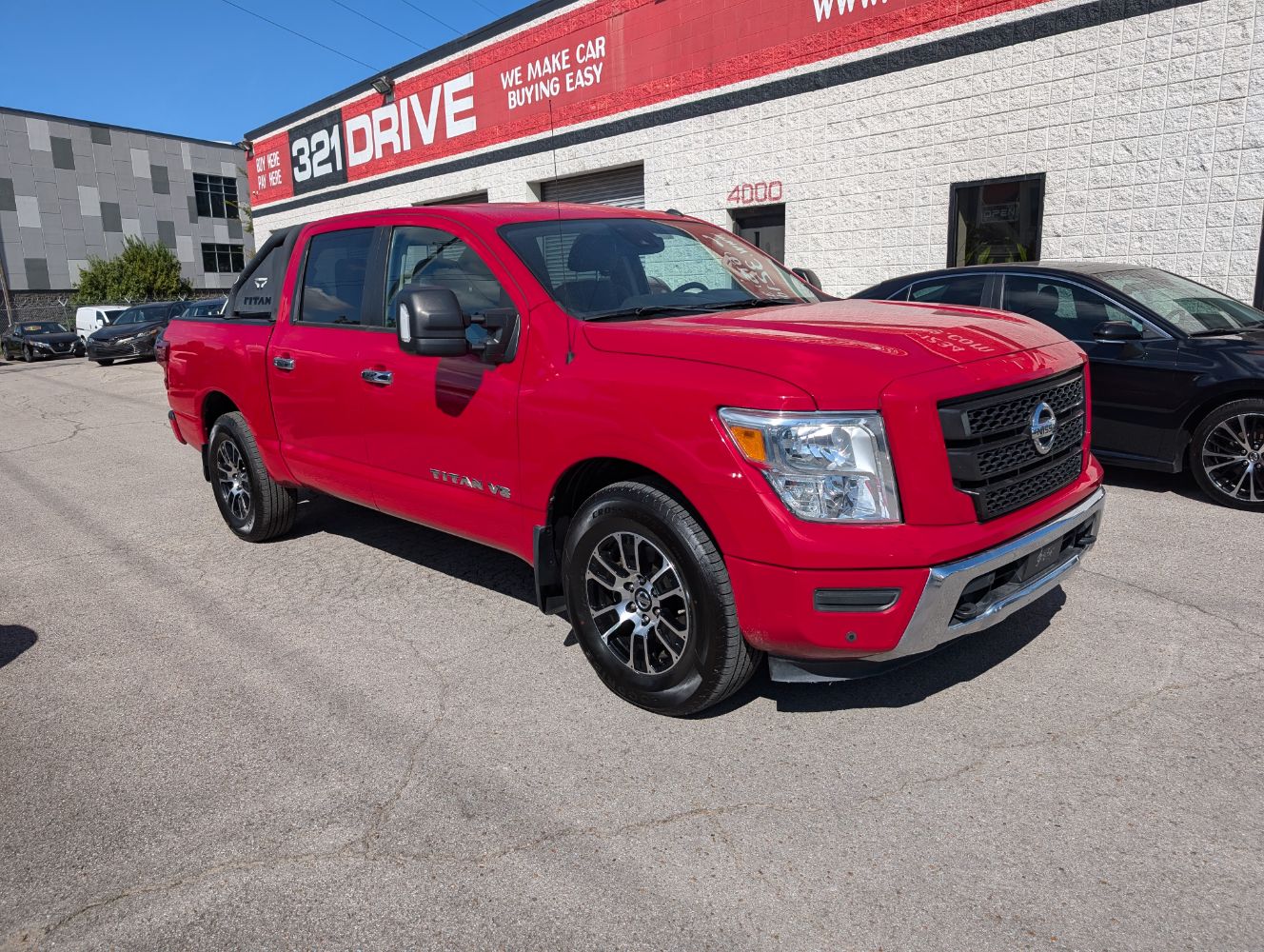 2020 Nissan Titan Crew Cab SV photo 3