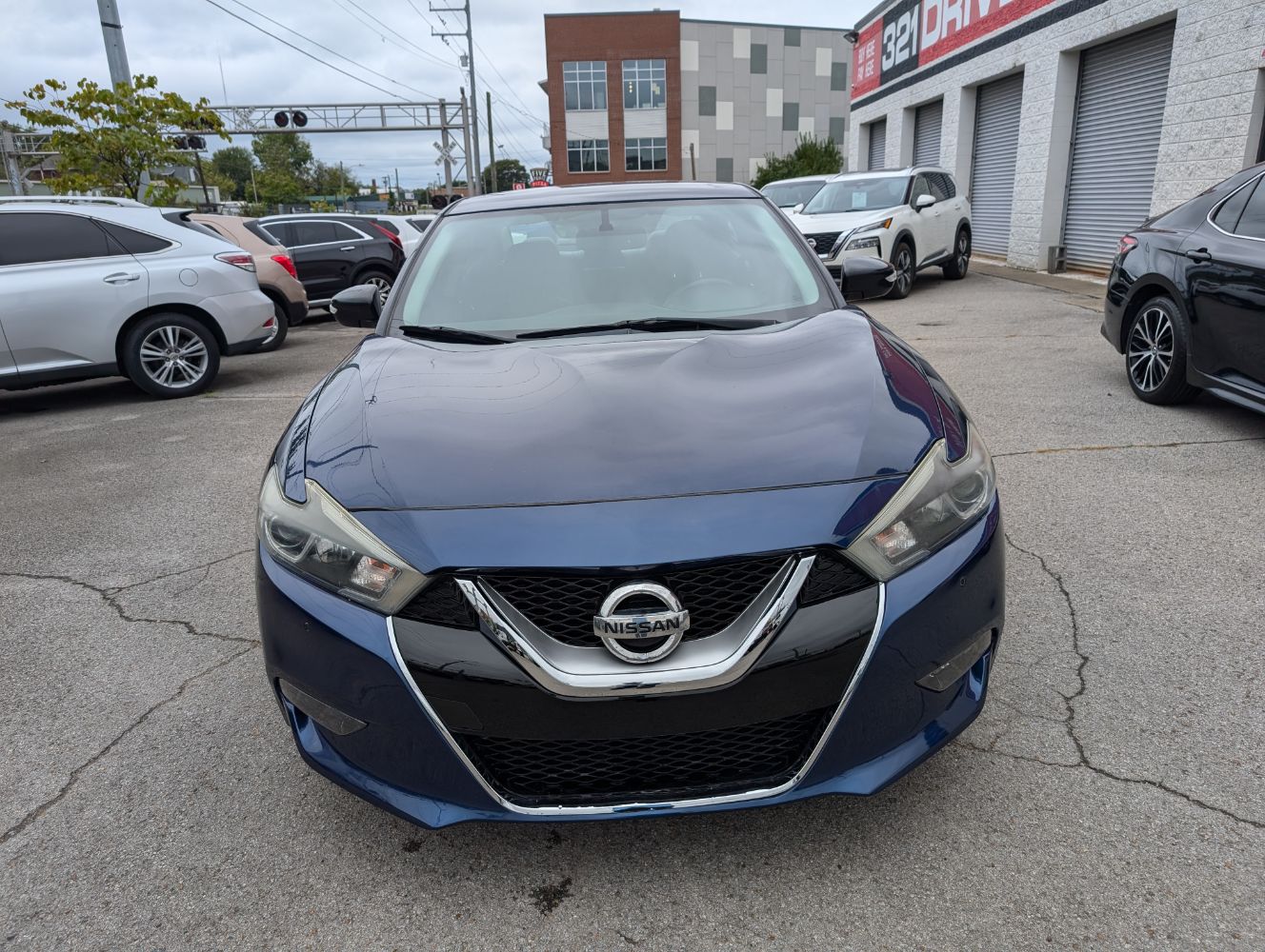 2018 Nissan Maxima SV photo 2