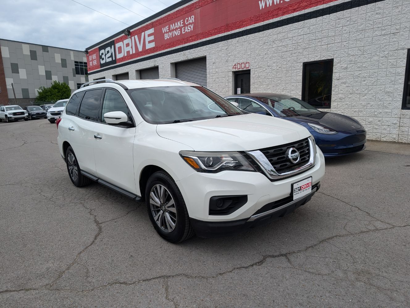 2020 Nissan Pathfinder S 2WD's photo