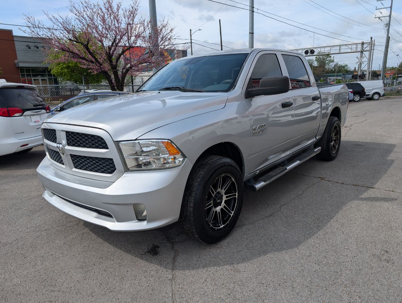 2016 RAM 1500 Express 4x4 Crew Cab 5'7's photo