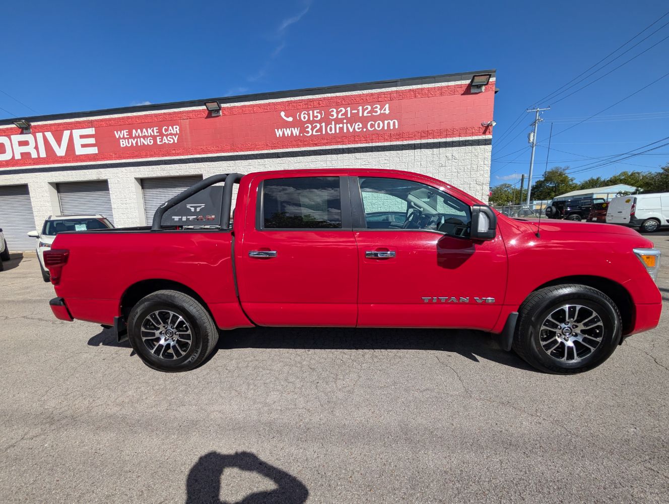 2020 Nissan Titan Crew Cab SV photo 4