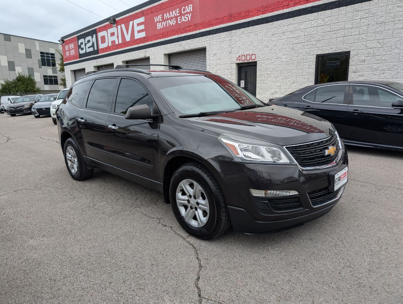 2017 Chevrolet Traverse LS photo 3