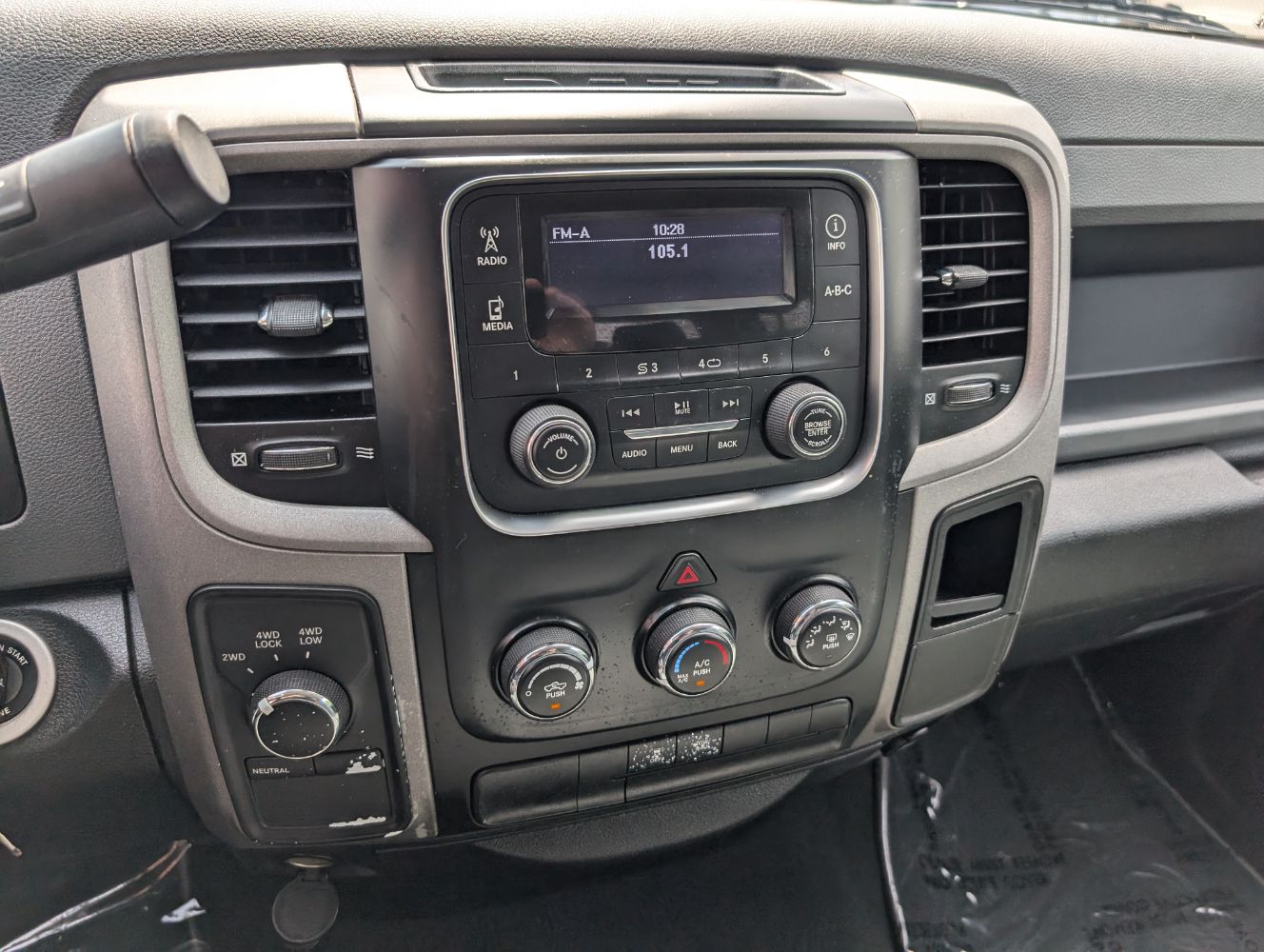 2015 Ram 1500 Tradesman photo 21