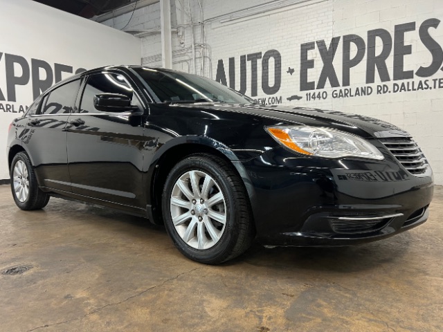 Chrysler 200 Touring Sedan FWD