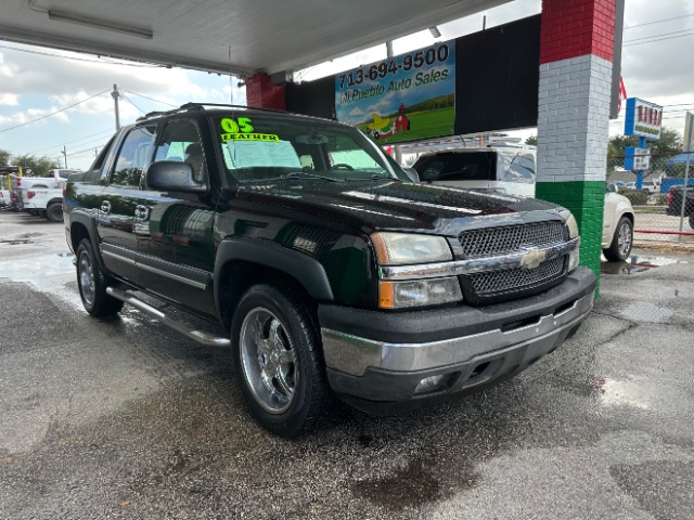 2005 Chevrolet Avalanche Base's photo