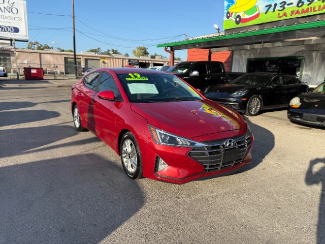 2019 Hyundai Elantra SEL's photo