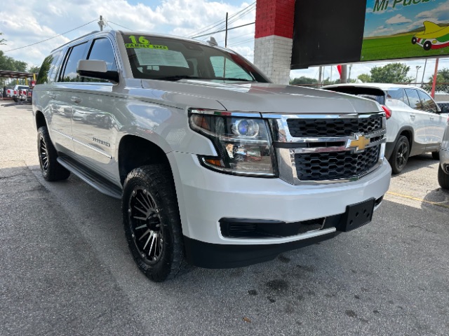2016 Chevrolet Suburban LT's photo