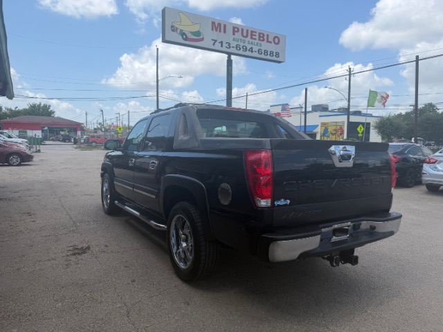 2005 Chevrolet Avalanche 2WD 1500 Series's photo